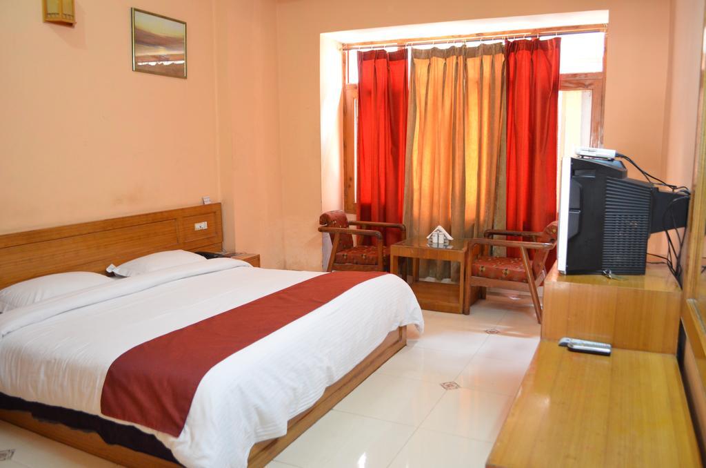 Hotel Sandhya Palace Shamshi Экстерьер фото