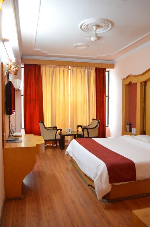 Hotel Sandhya Palace Shamshi Экстерьер фото