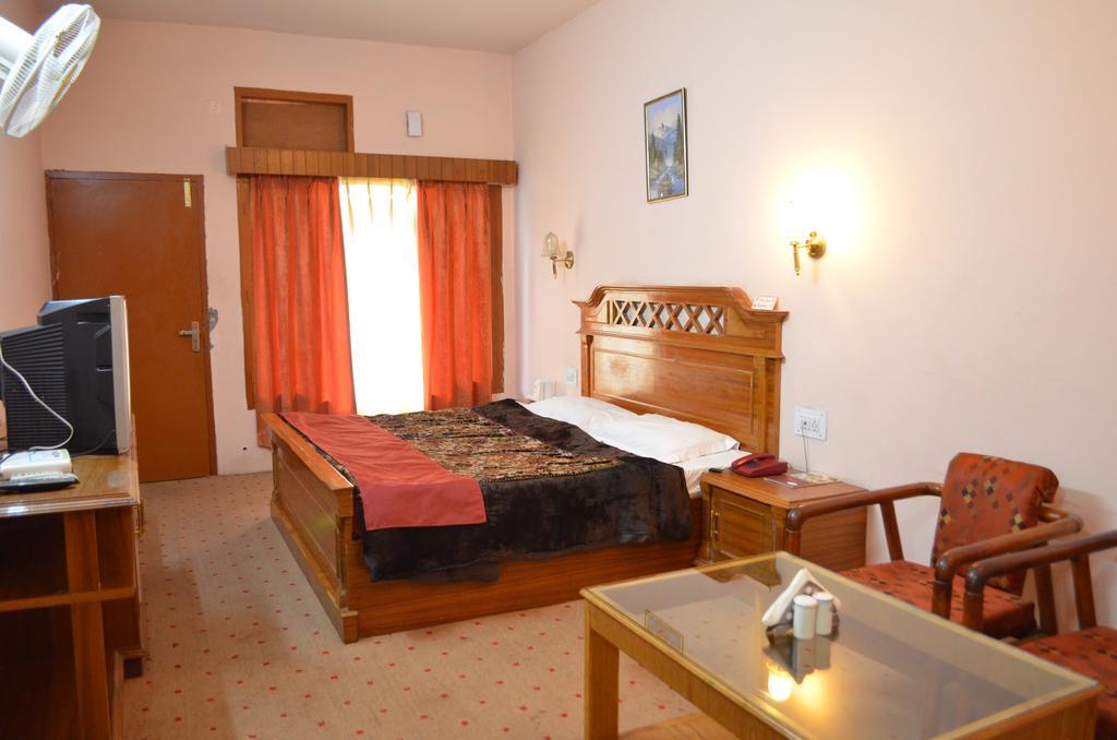 Hotel Sandhya Palace Shamshi Экстерьер фото