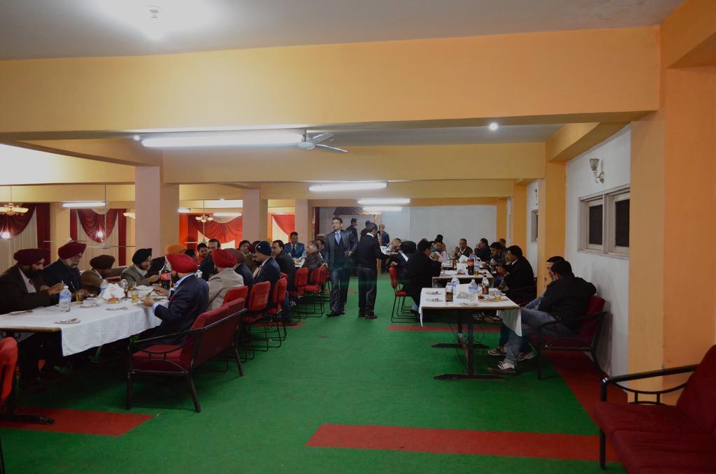 Hotel Sandhya Palace Shamshi Экстерьер фото