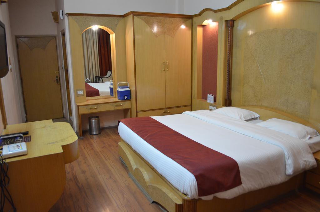 Hotel Sandhya Palace Shamshi Экстерьер фото