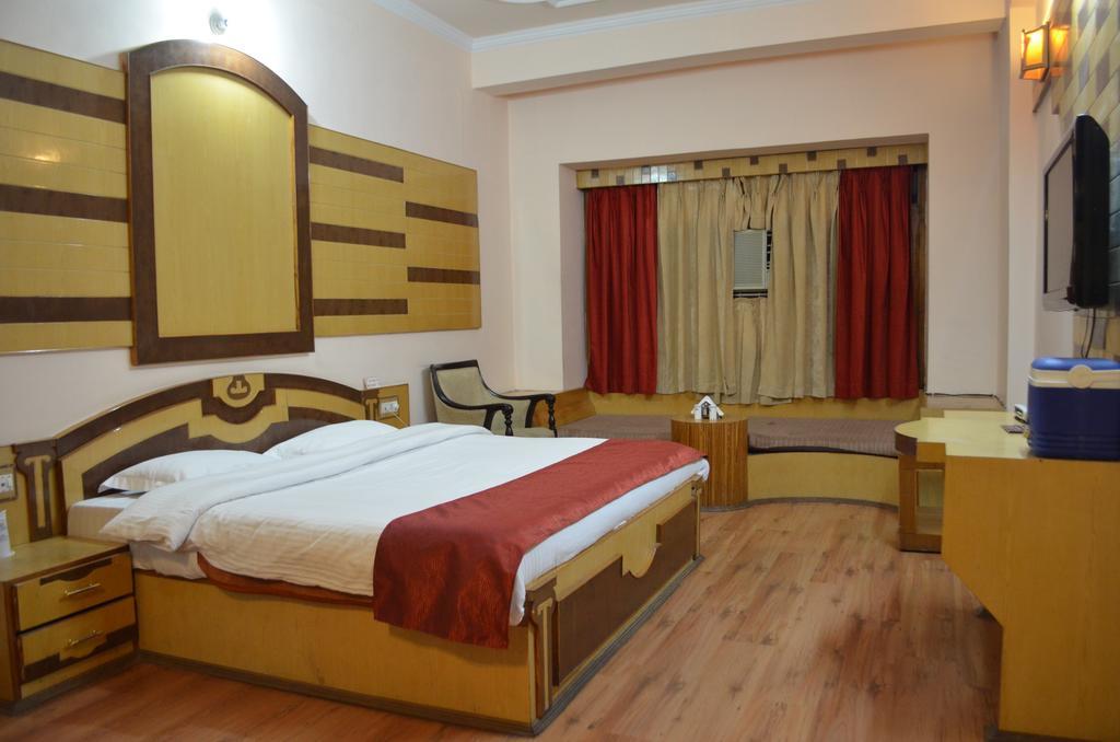 Hotel Sandhya Palace Shamshi Экстерьер фото