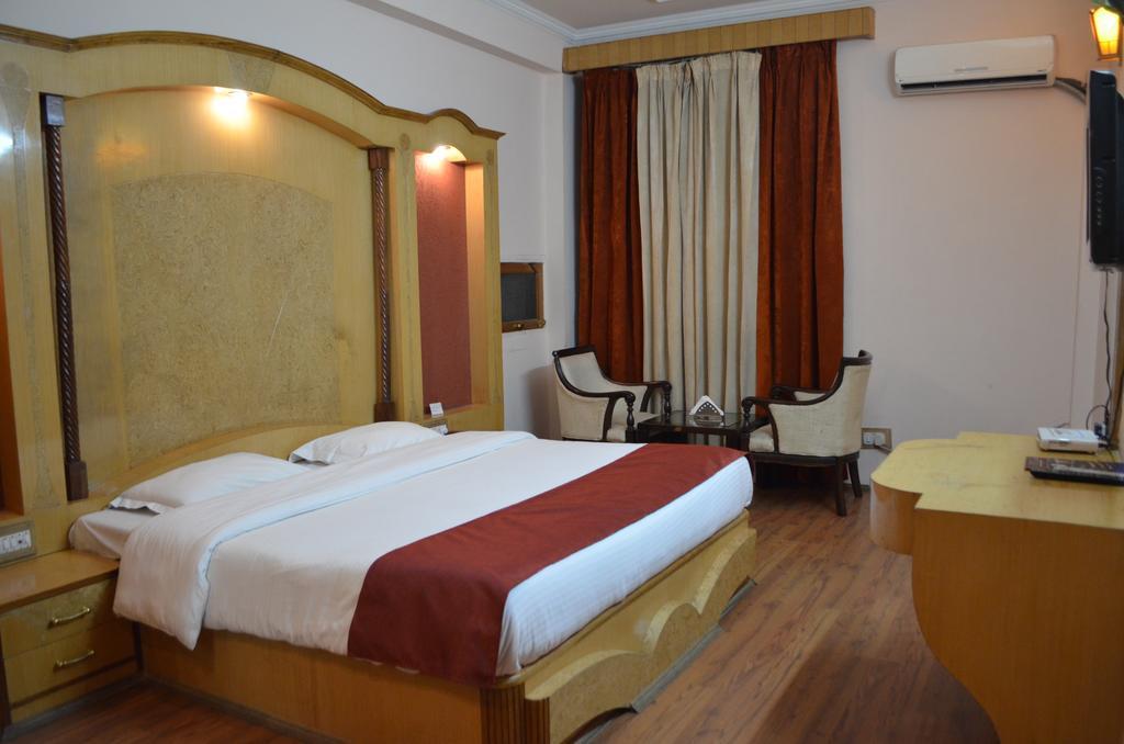 Hotel Sandhya Palace Shamshi Экстерьер фото
